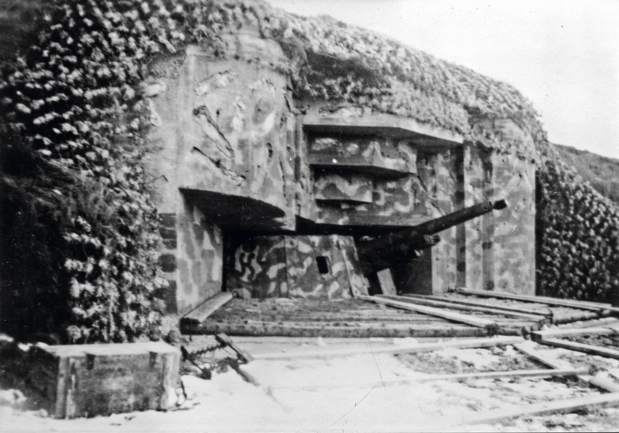 1766 - Hirtshals Ost, 10,5 cm kanon, bunker, Regelbau 671.jpg