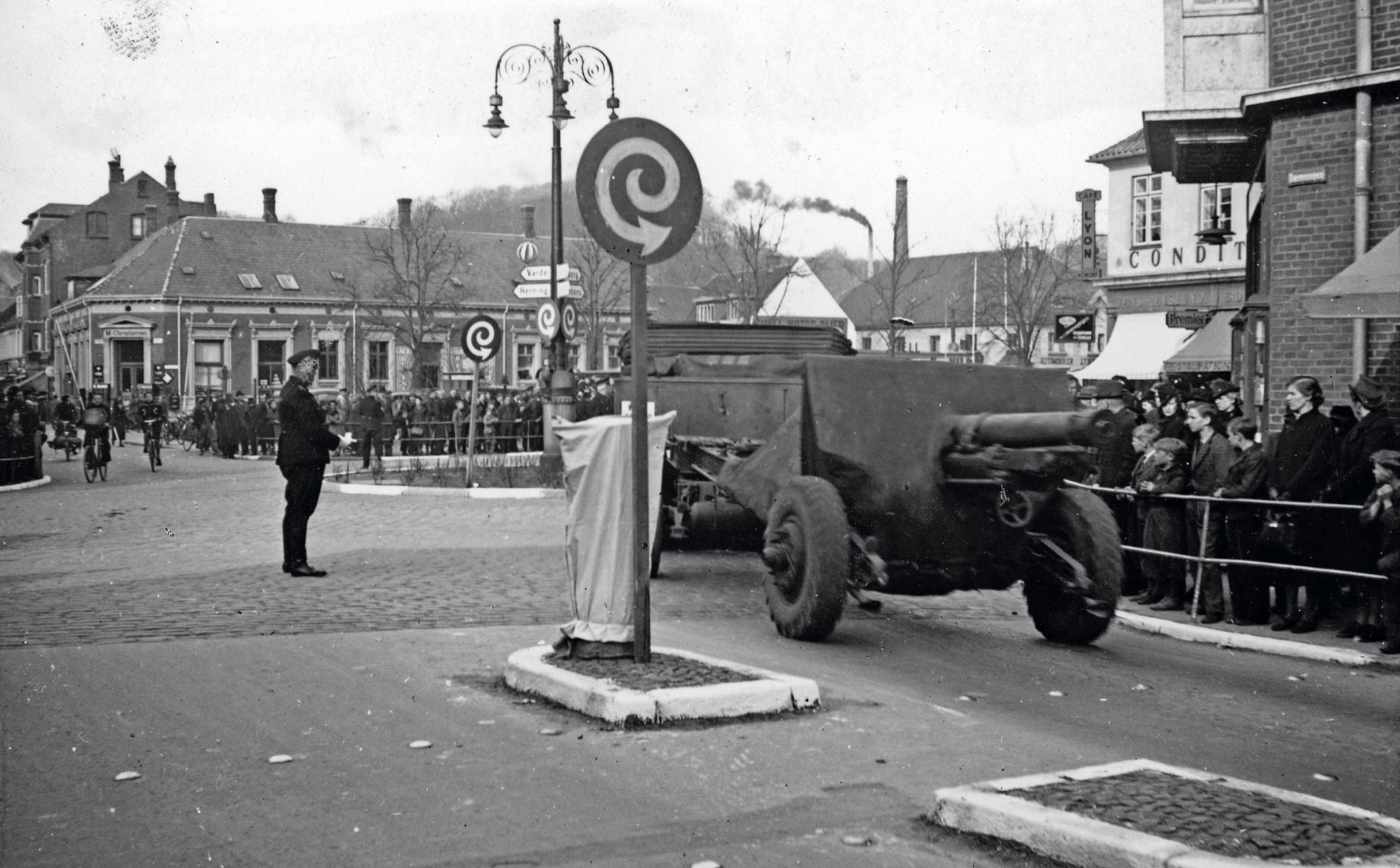 b60768 - 10,5 cm kanon, Vejle, april 1940.jpg