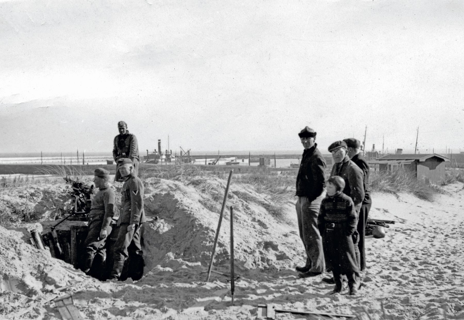 6182 - Hirtshals, skyttehul, april 1940.jpg