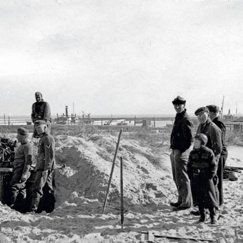 6182 - Hirtshals, skyttehul, april 1940.jpg